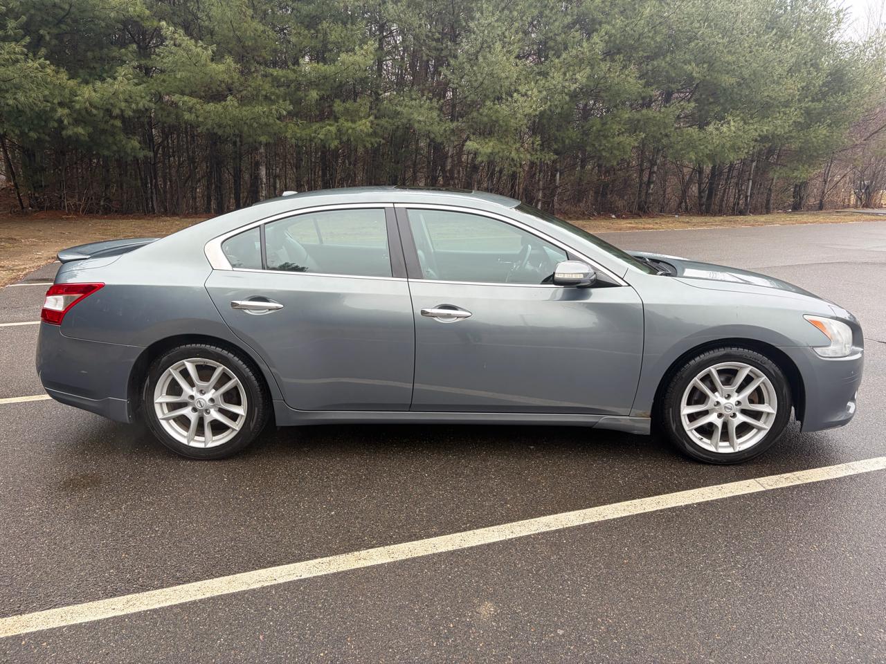 Nissan Maxima SV 2010