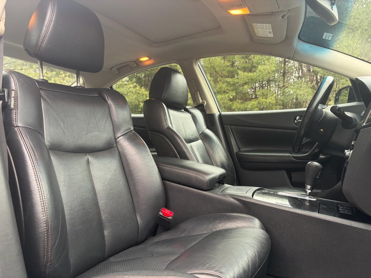 Nissan Maxima SV 2010