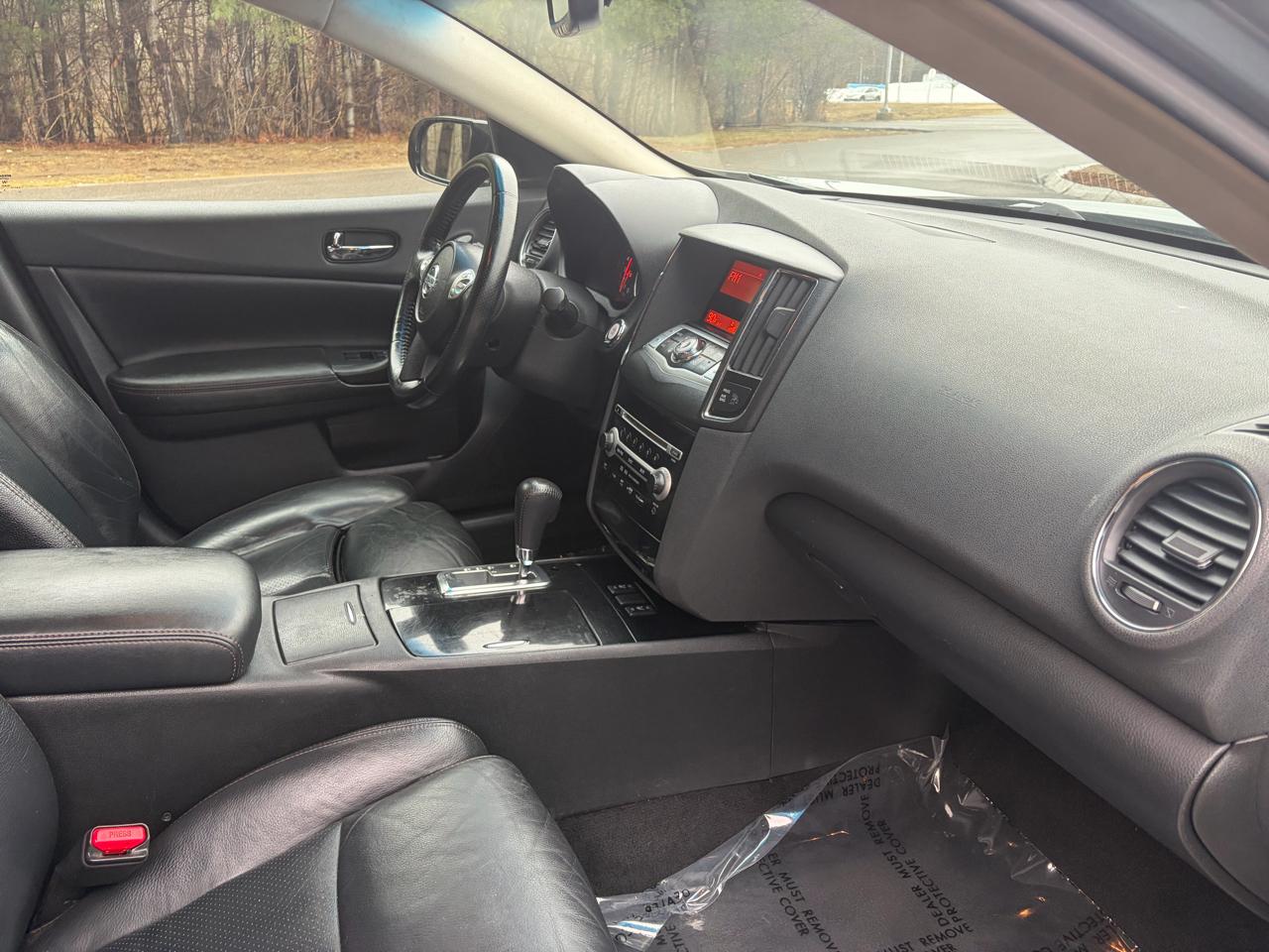 Nissan Maxima SV 2010