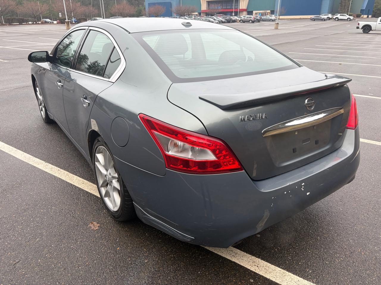 Nissan Maxima SV 2010
