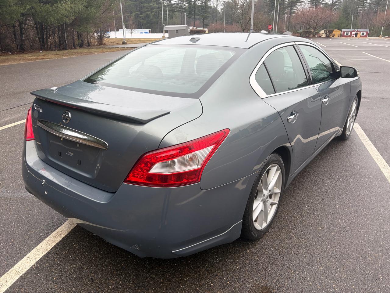 Nissan Maxima SV 2010