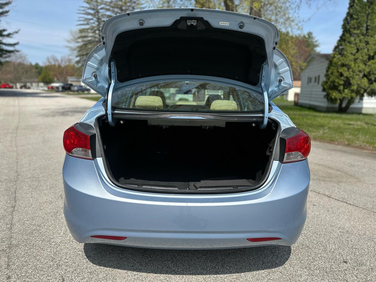Hyundai Elantra Limited 2012