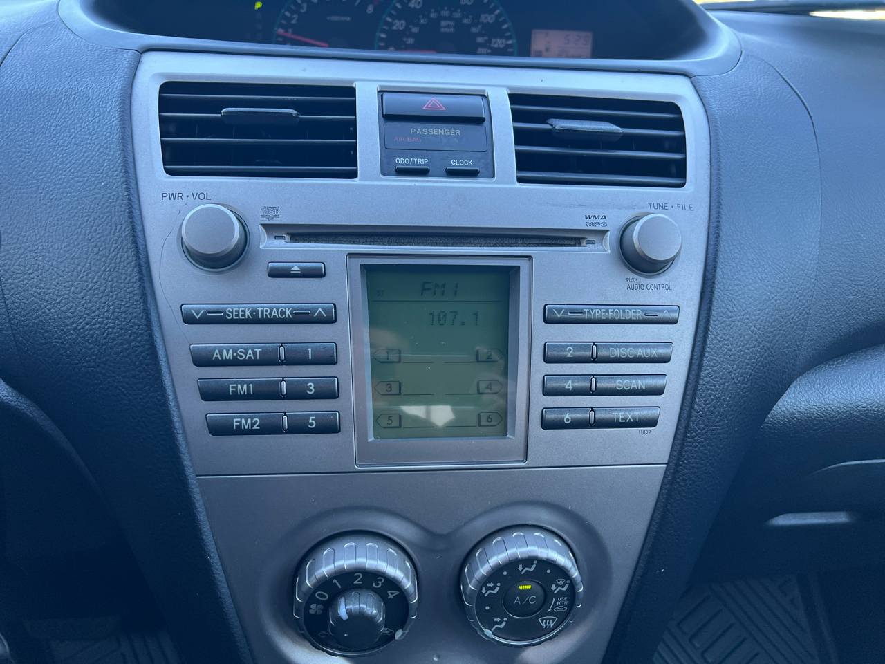 Toyota Yaris Sedan 4-Speed AT 2010 Toyota Yaris Sedan 4-Speed AT 2010