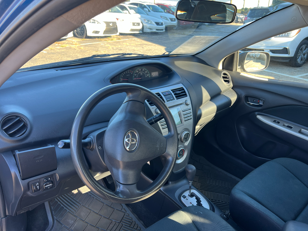 Toyota Yaris Sedan 4-Speed AT 2010 Toyota Yaris Sedan 4-Speed AT 2010