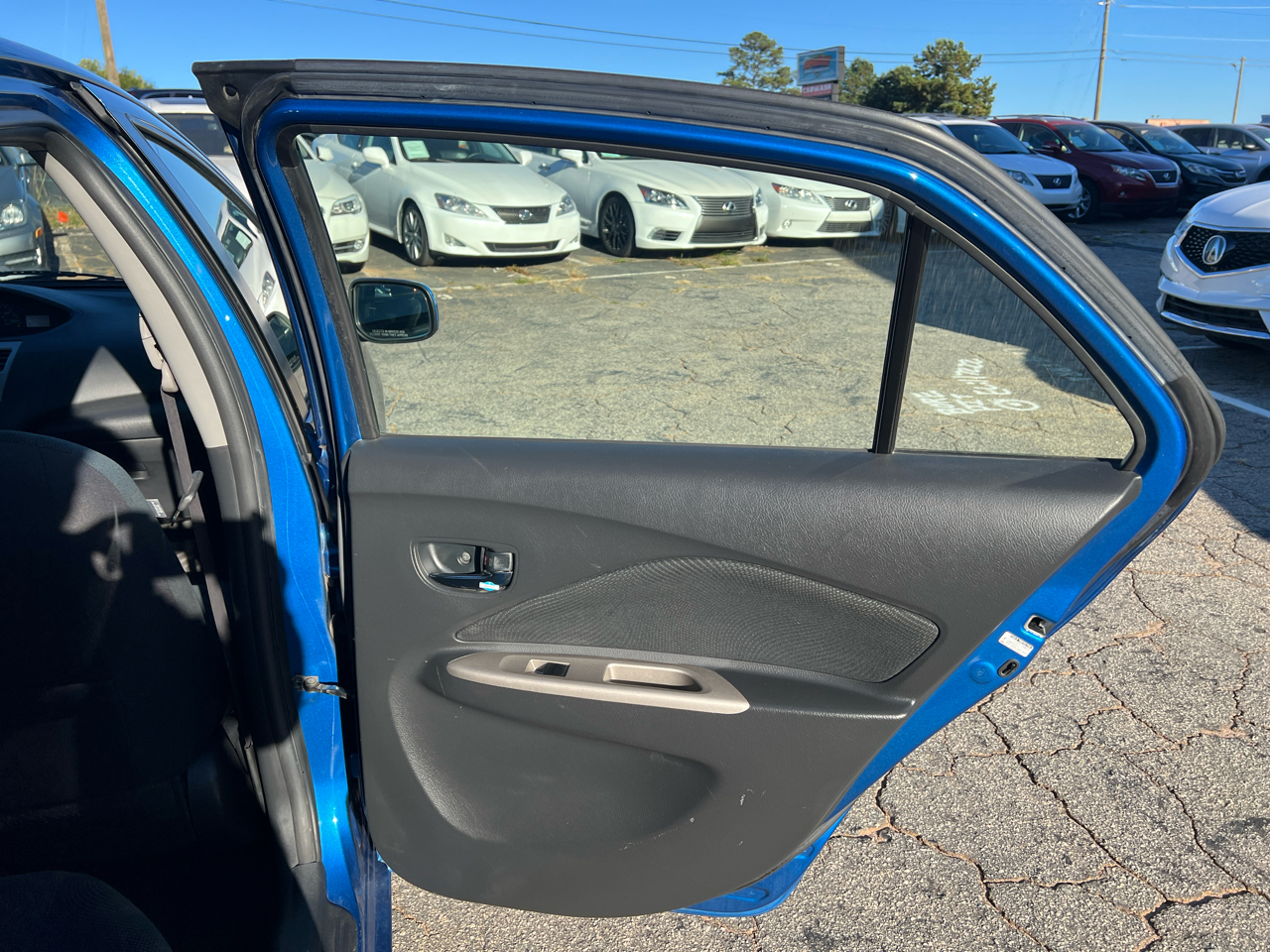 Toyota Yaris Sedan 4-Speed AT 2010 Toyota Yaris Sedan 4-Speed AT 2010