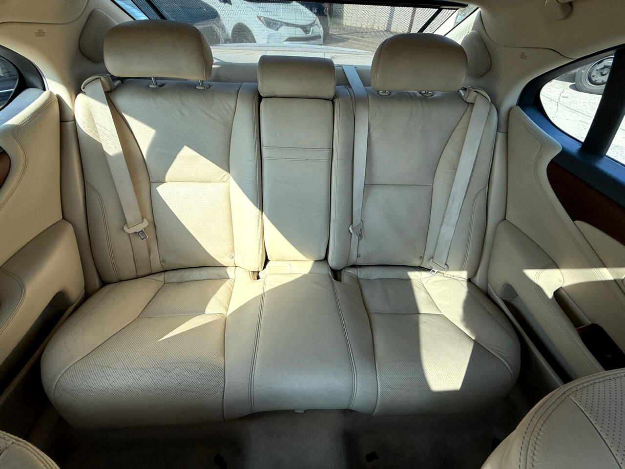2011 Lexus LS 460 Luxury photo 24