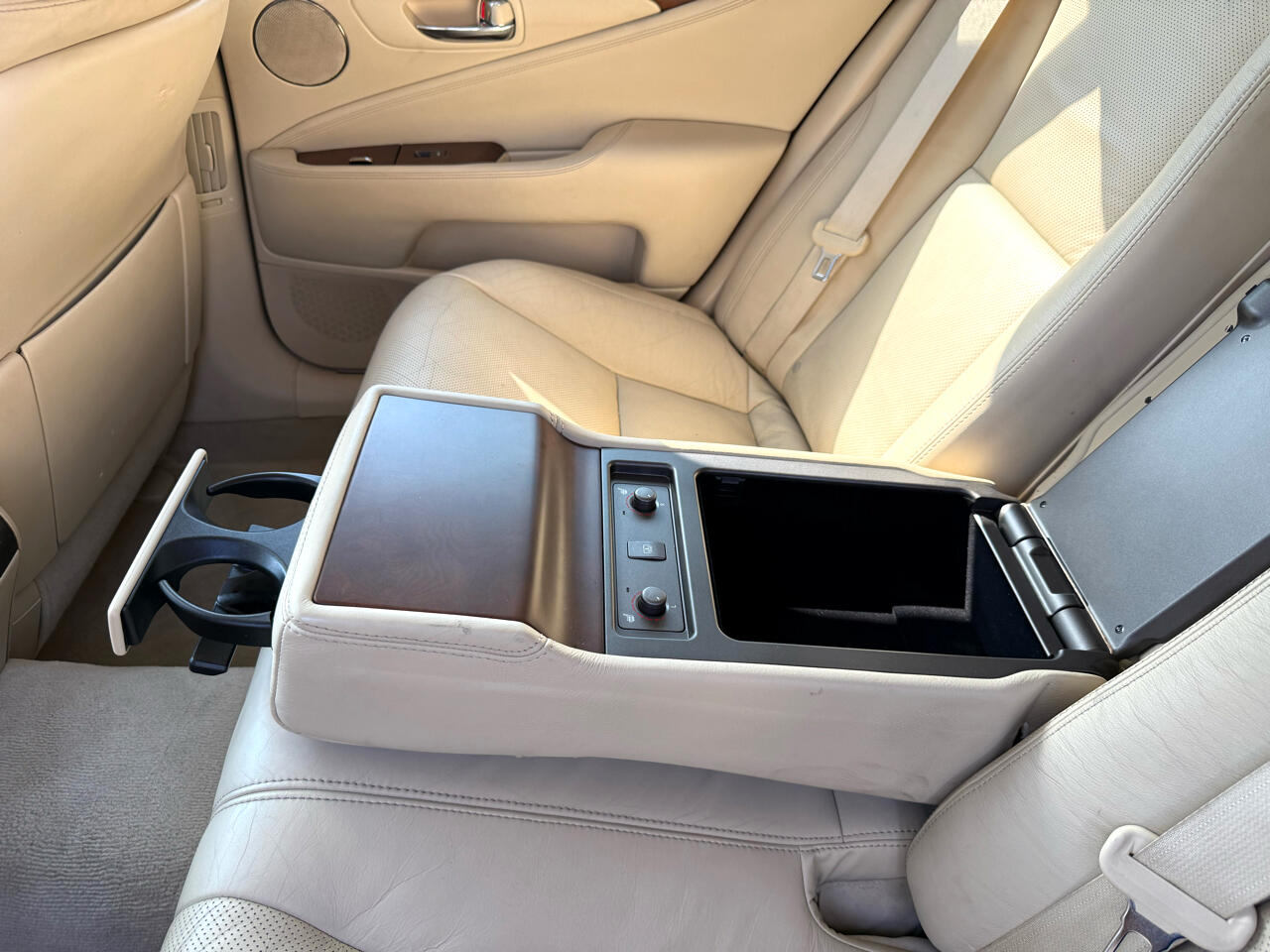 2011 Lexus LS 460 Luxury photo 27
