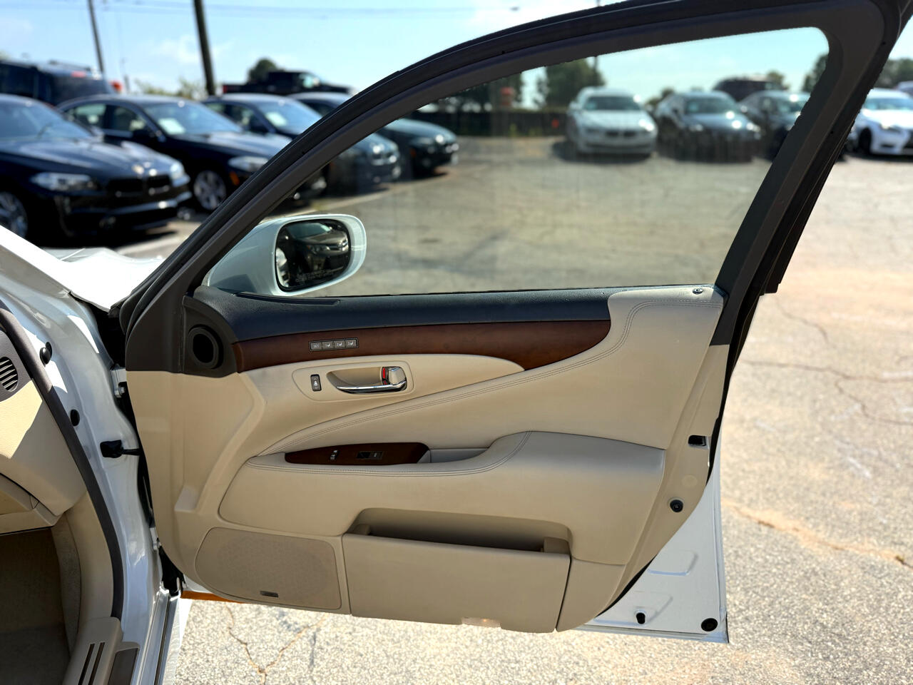 2011 Lexus LS 460 Luxury photo 40