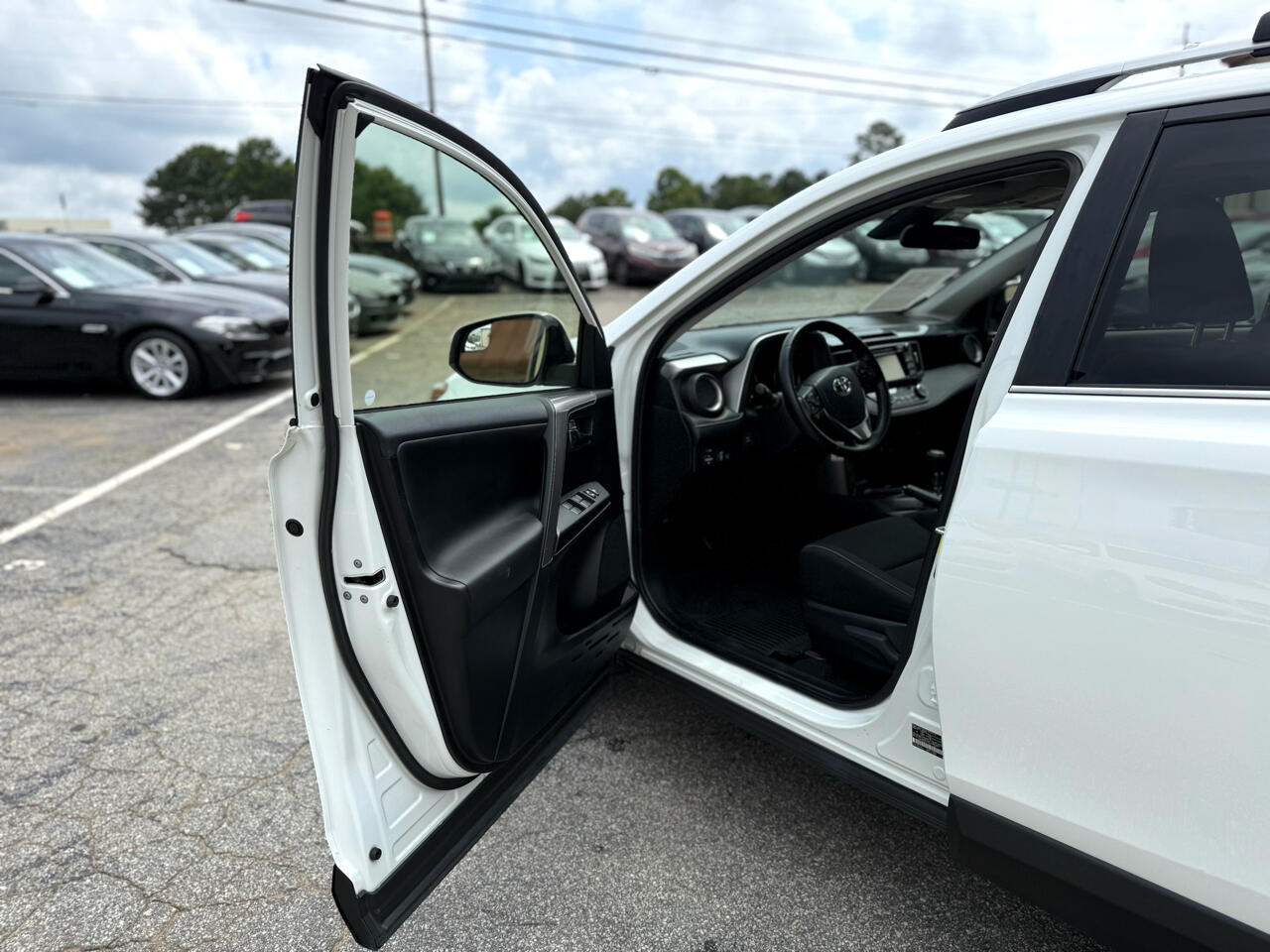 2017 Toyota RAV4 XLE photo 9