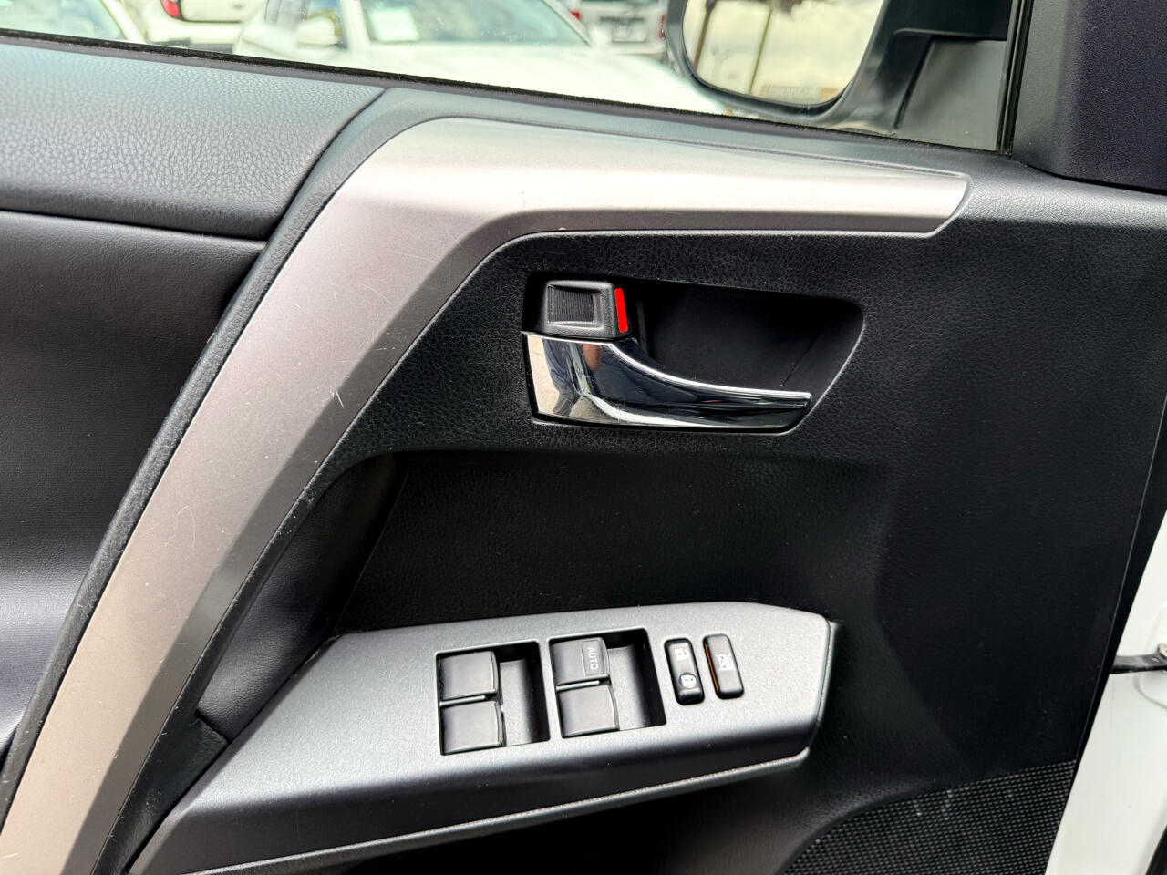 2017 Toyota RAV4 XLE photo 22