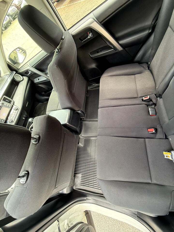 2017 Toyota RAV4 XLE photo 28