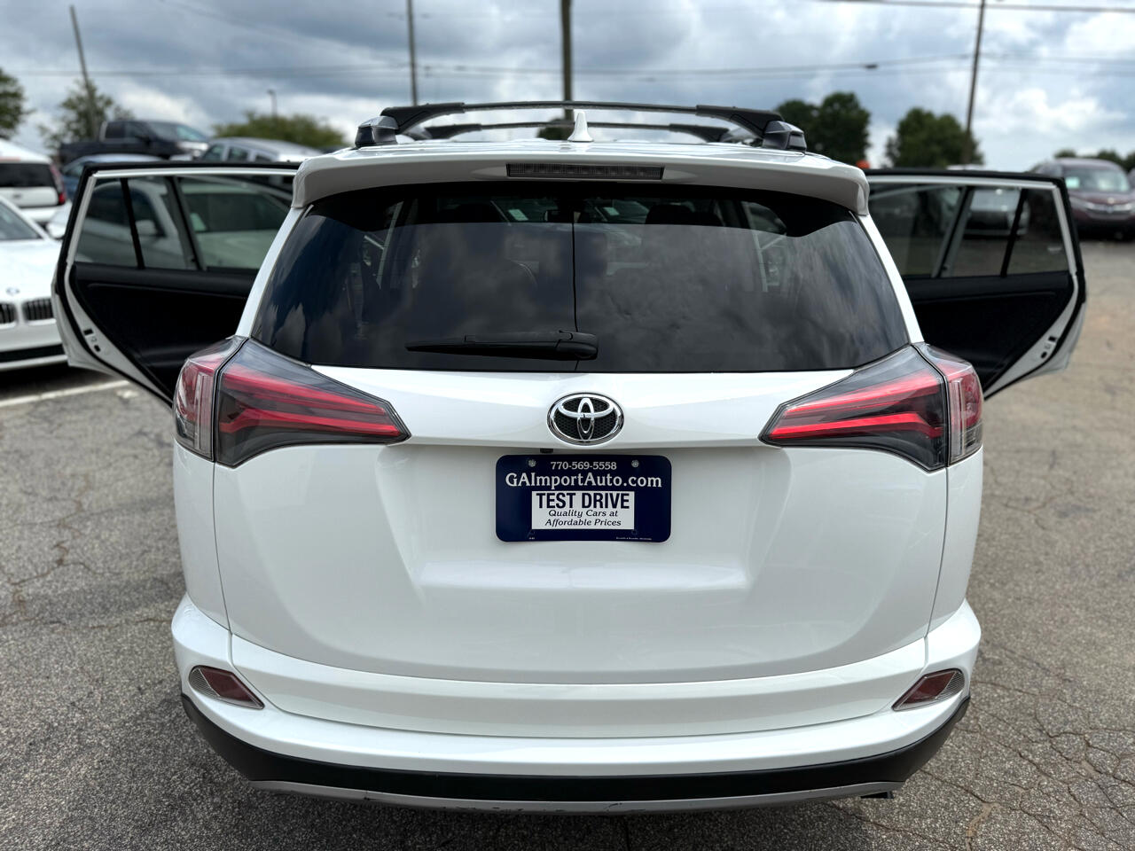 2017 Toyota RAV4 XLE photo 29