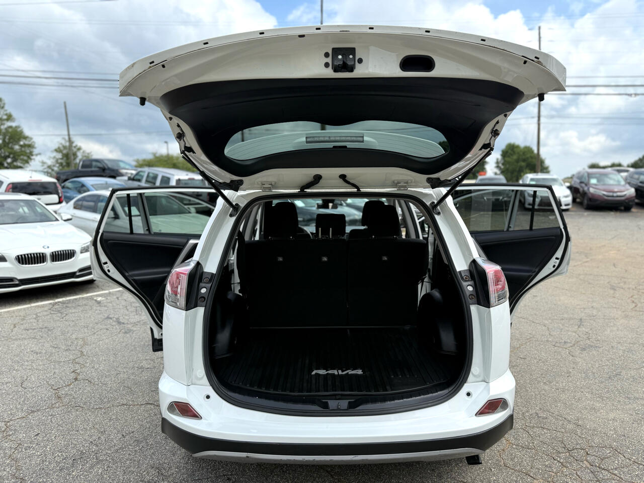 2017 Toyota RAV4 XLE photo 30