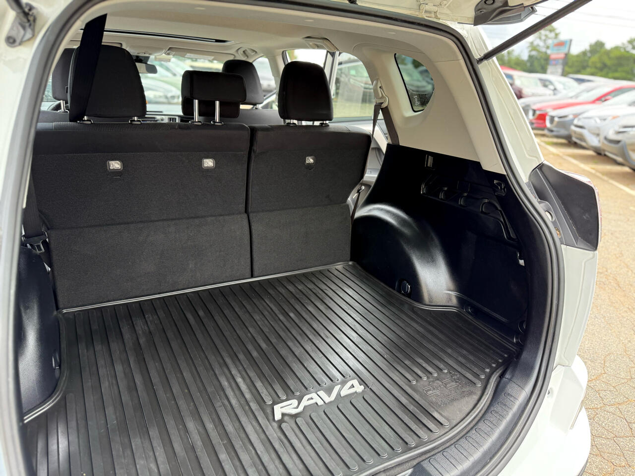 2017 Toyota RAV4 XLE photo 33