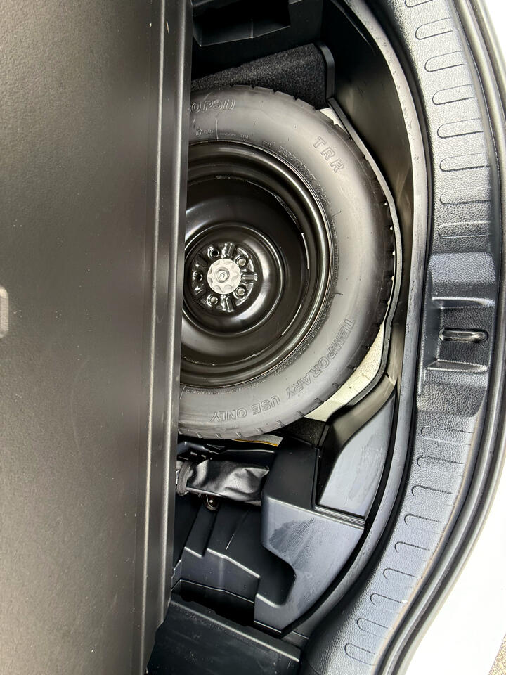 2017 Toyota RAV4 XLE photo 34