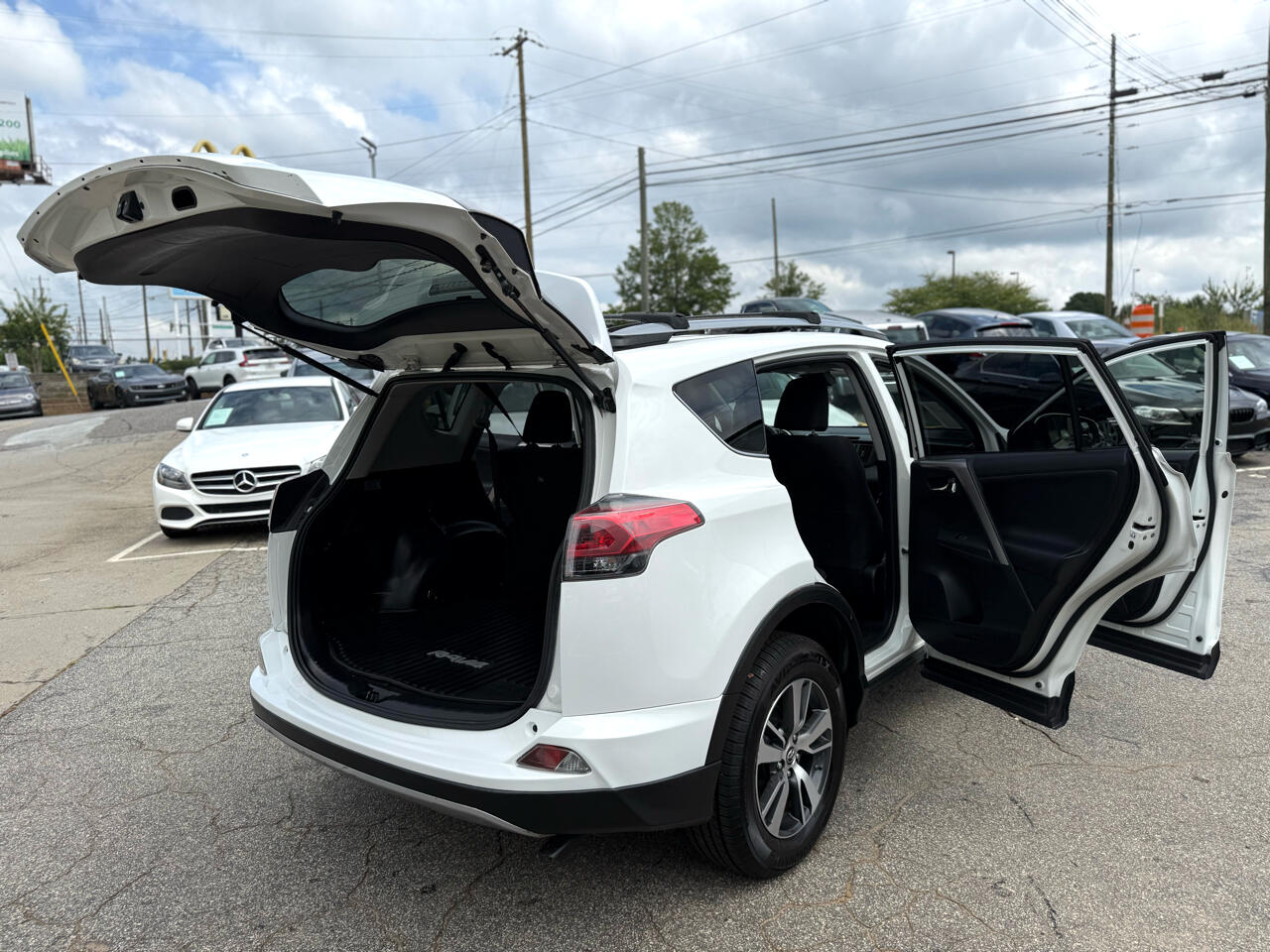 2017 Toyota RAV4 XLE photo 35