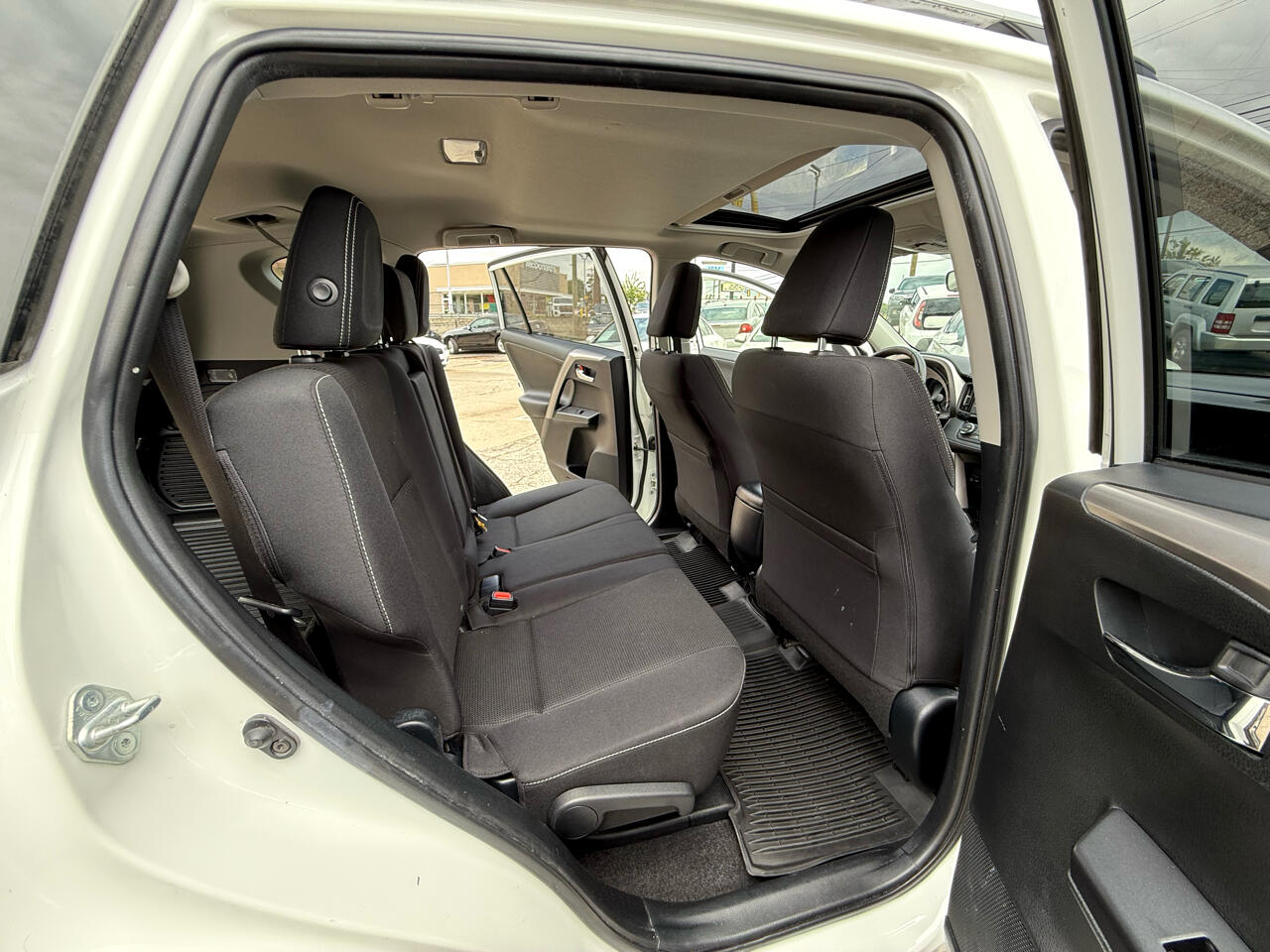 2017 Toyota RAV4 XLE photo 37