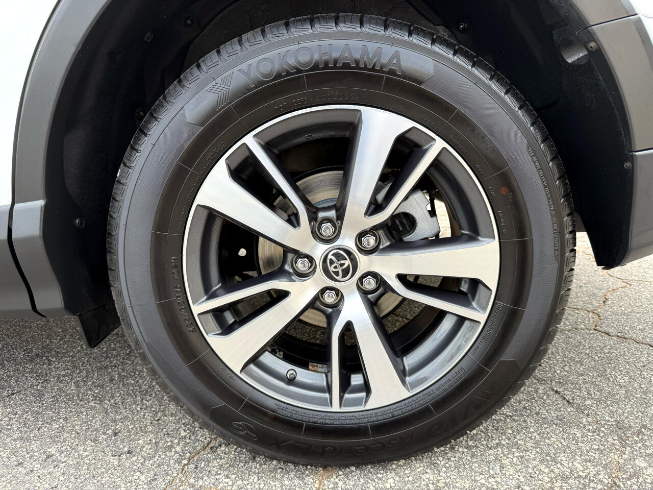 2017 Toyota RAV4 XLE photo 43