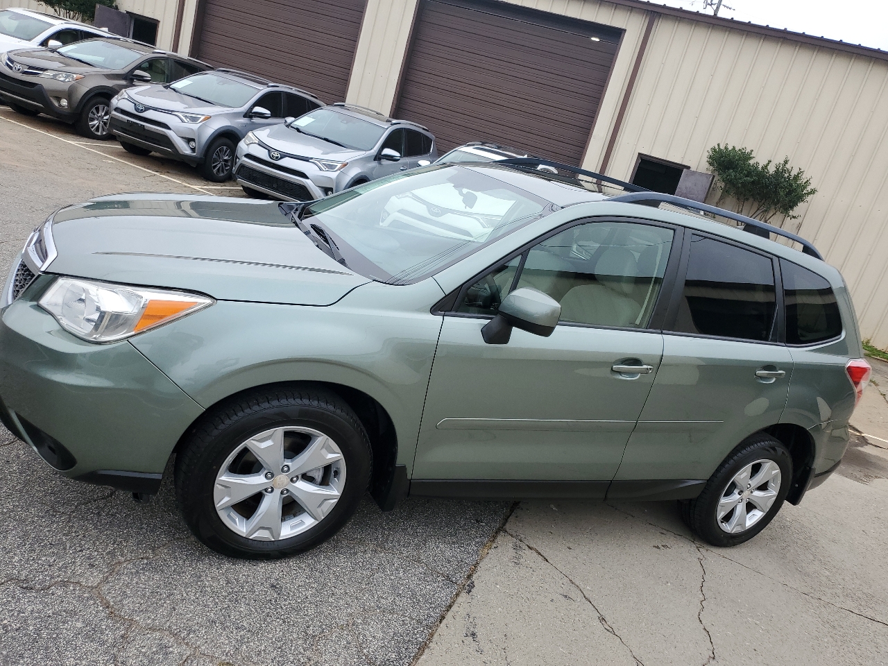 2015 Subaru Forester 2.5i Premium photo 3