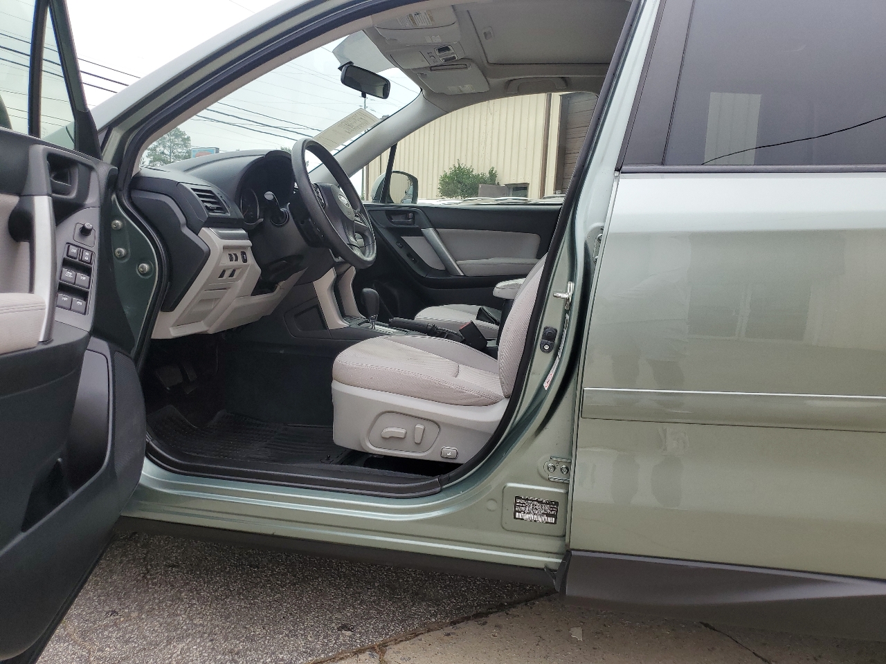 2015 Subaru Forester 2.5i Premium photo 15