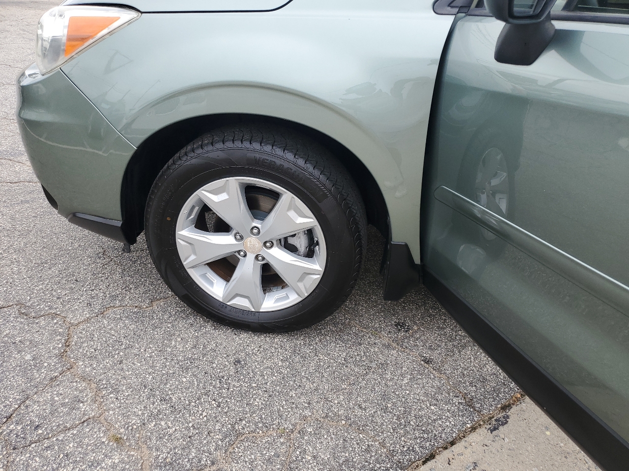 2015 Subaru Forester 2.5i Premium photo 39