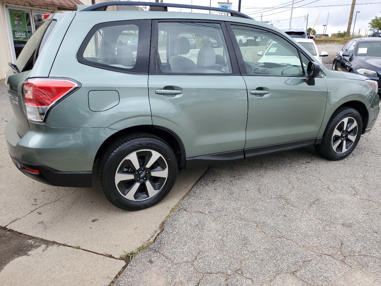 2017 Subaru Forester 2.5i Premium photo 8