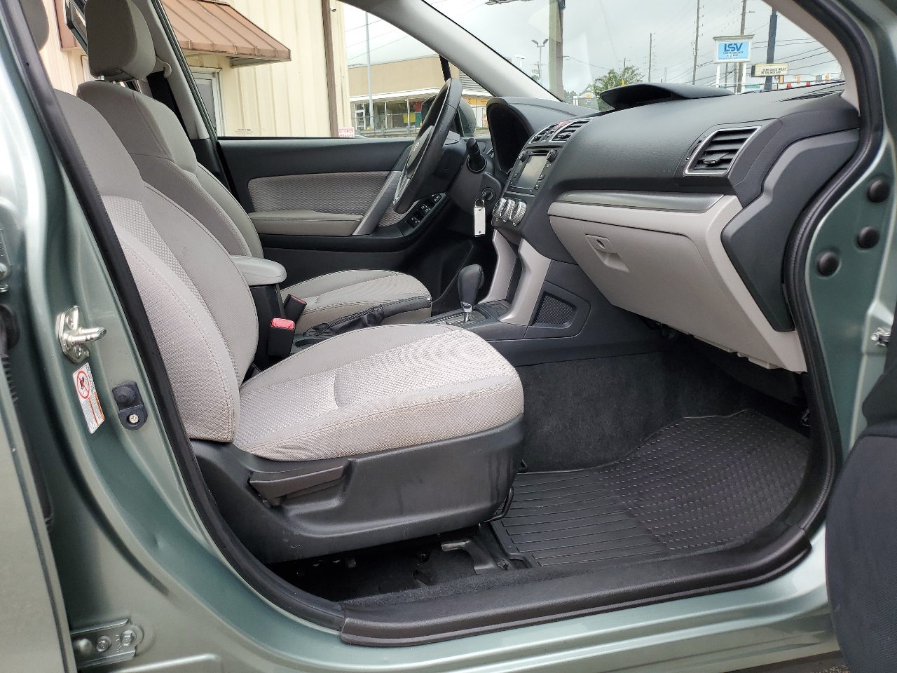 2017 Subaru Forester 2.5i Premium photo 23