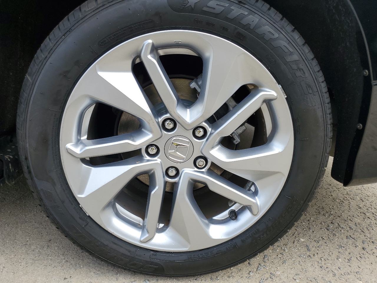 2019 Honda Accord LX photo 19