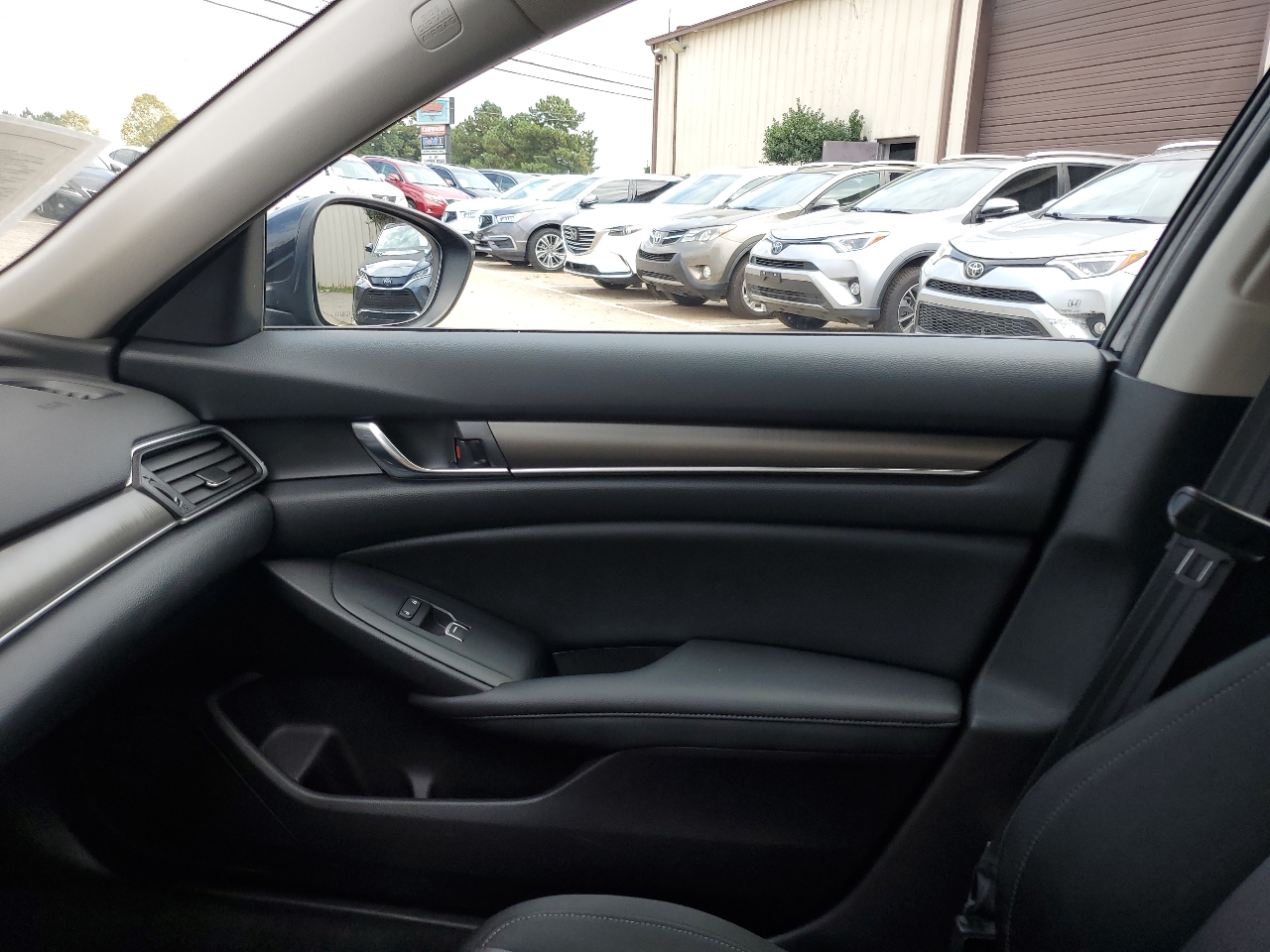 2019 Honda Accord LX photo 28