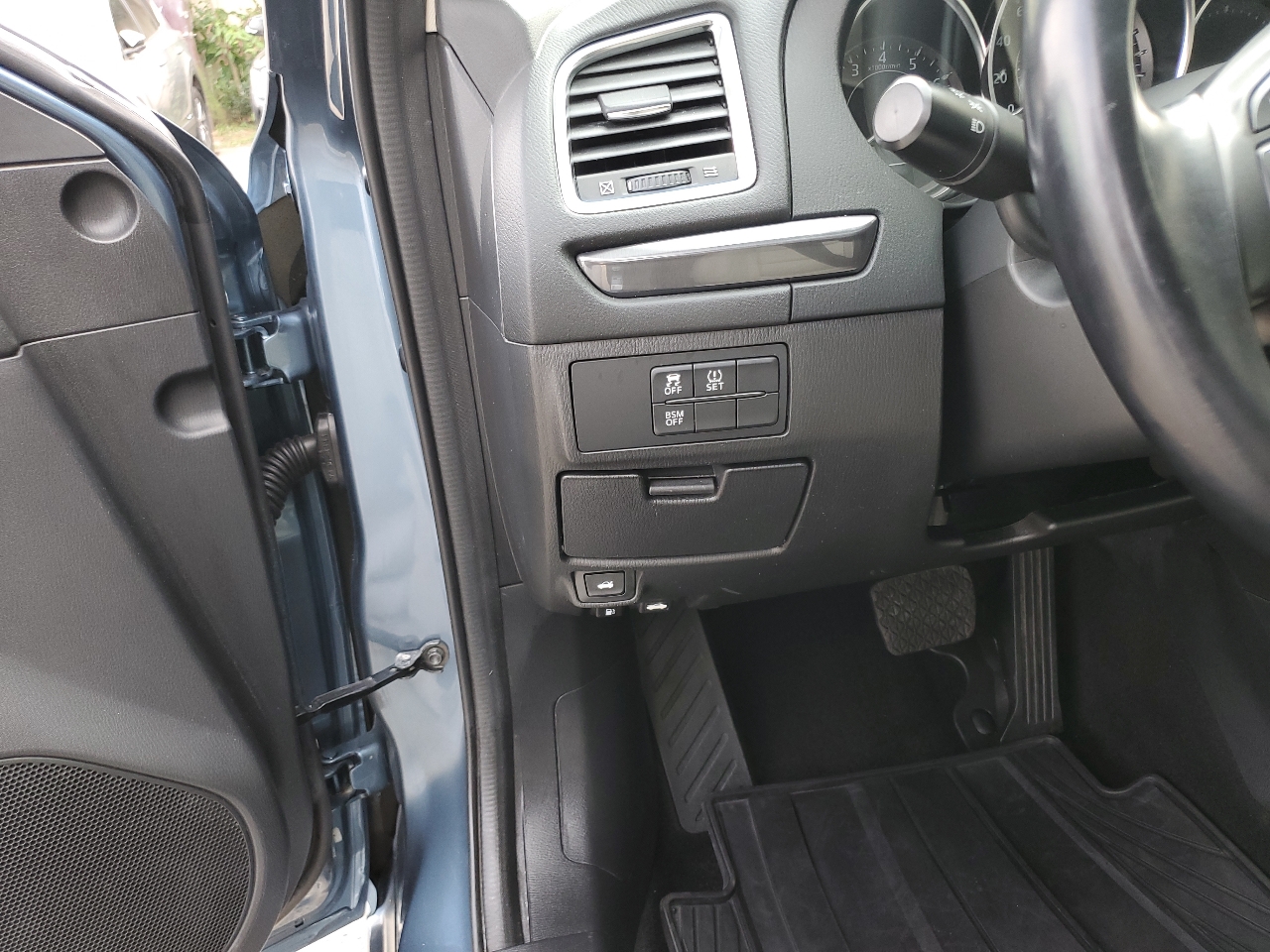 Mazda MAZDA6 4dr Sdn Auto i Touring 2014 Mazda MAZDA6 4dr Sdn Auto i Touring 2014