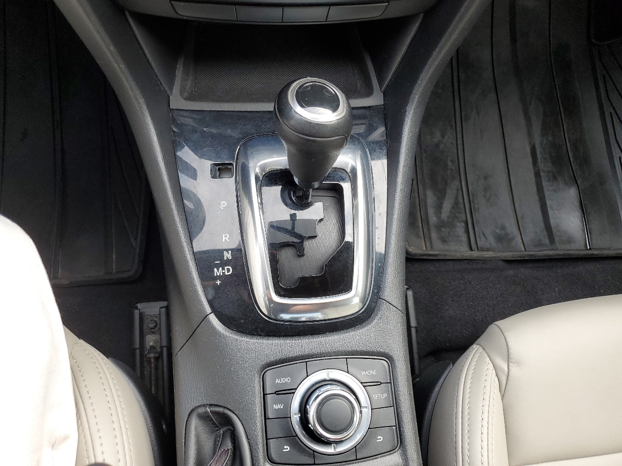 Mazda MAZDA6 4dr Sdn Auto i Touring 2014 Mazda MAZDA6 4dr Sdn Auto i Touring 2014