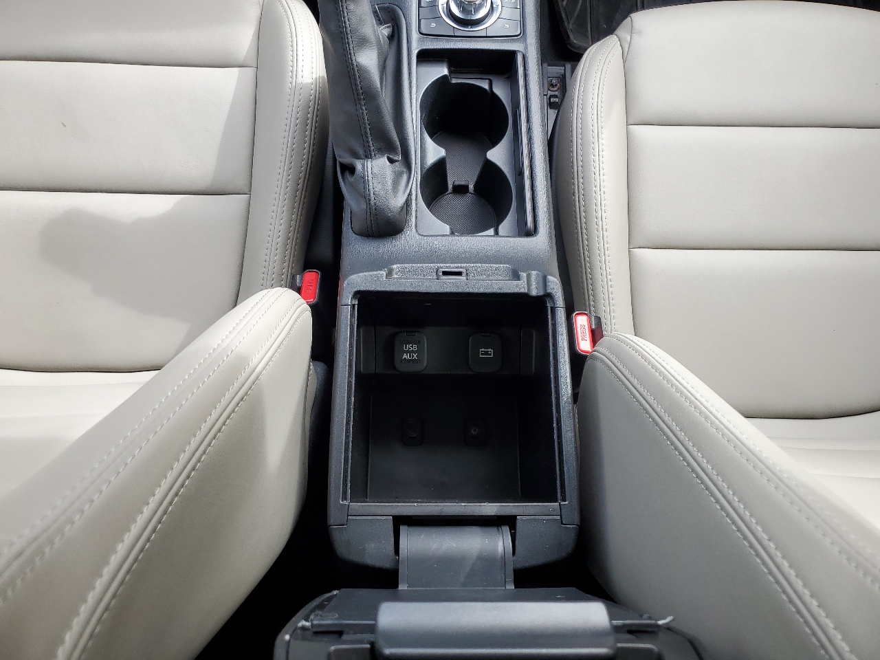 Mazda MAZDA6 4dr Sdn Auto i Touring 2014 Mazda MAZDA6 4dr Sdn Auto i Touring 2014