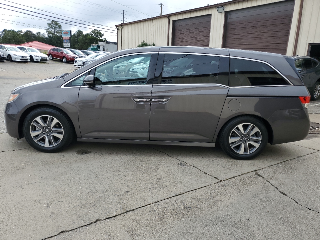 Honda Odyssey 5dr Touring AT with RES & NAVI 2017 Honda Odyssey 5dr Touring AT with RES & NAVI 2017