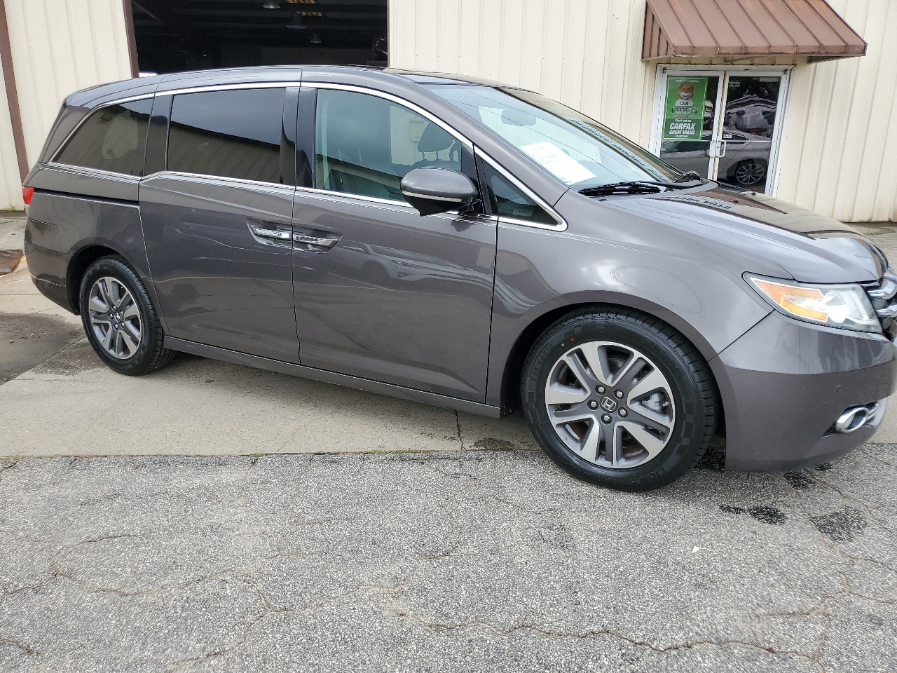 Honda Odyssey 5dr Touring AT with RES & NAVI 2017 Honda Odyssey 5dr Touring AT with RES & NAVI 2017