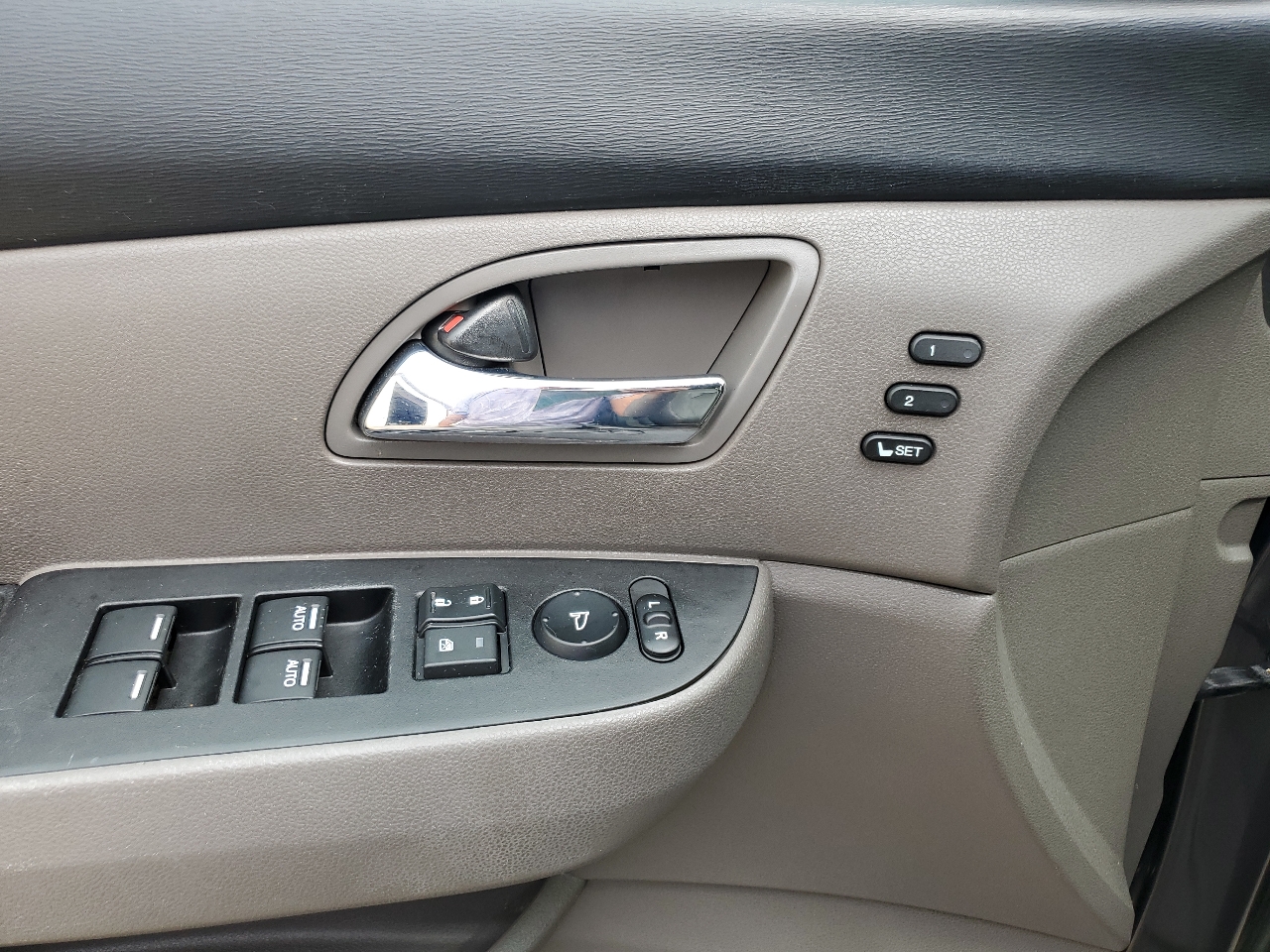 Honda Odyssey 5dr Touring AT with RES & NAVI 2017 Honda Odyssey 5dr Touring AT with RES & NAVI 2017