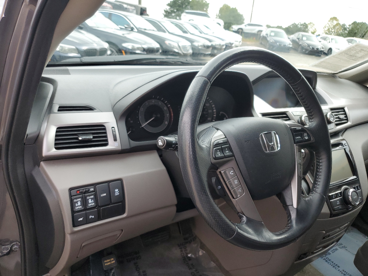 Honda Odyssey 5dr Touring AT with RES & NAVI 2017 Honda Odyssey 5dr Touring AT with RES & NAVI 2017