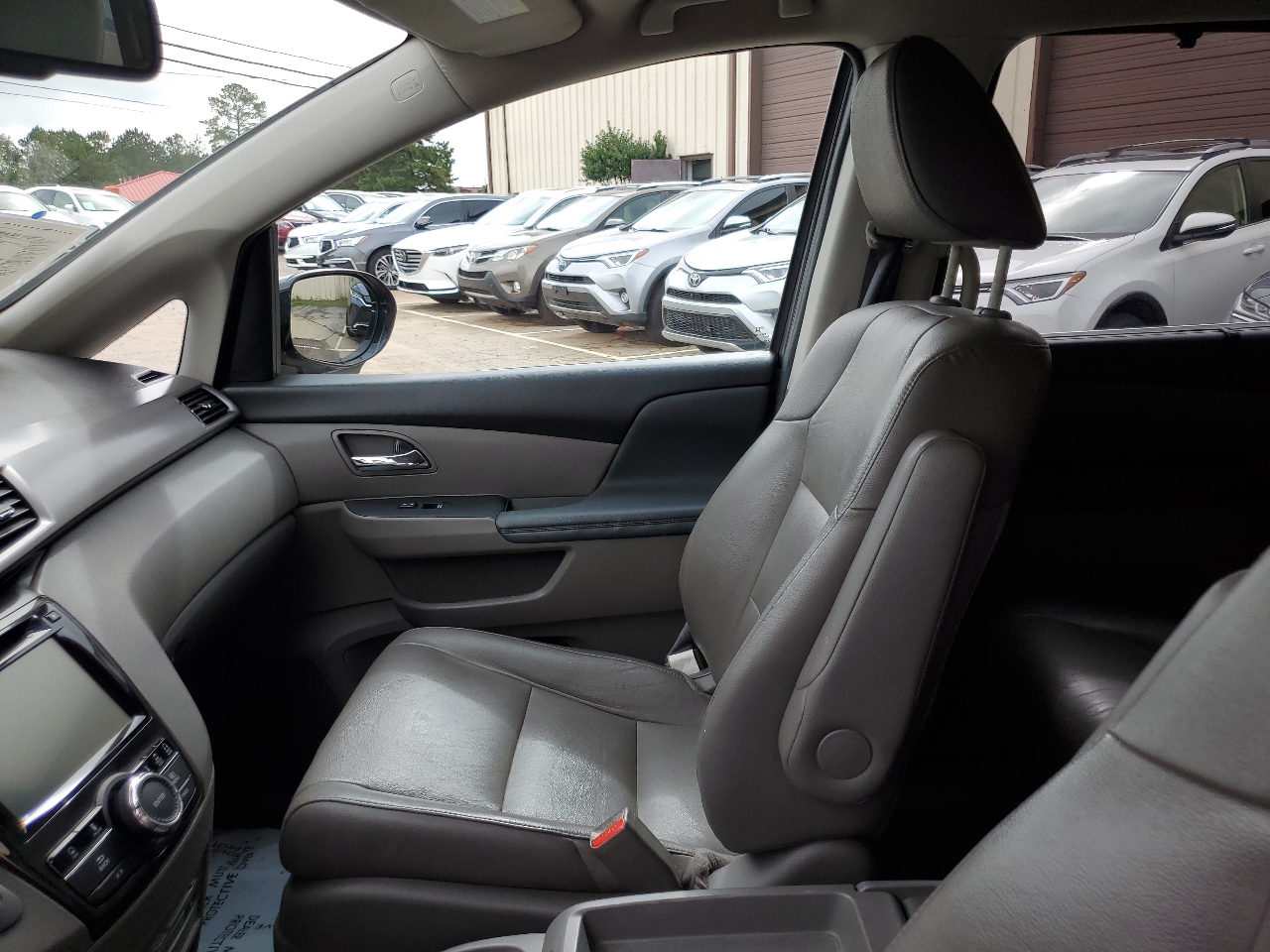 Honda Odyssey 5dr Touring AT with RES & NAVI 2017 Honda Odyssey 5dr Touring AT with RES & NAVI 2017