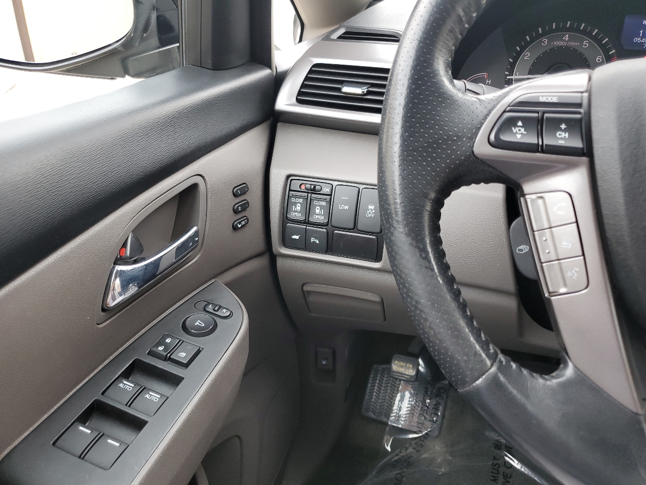 Honda Odyssey 5dr Touring AT with RES & NAVI 2017 Honda Odyssey 5dr Touring AT with RES & NAVI 2017