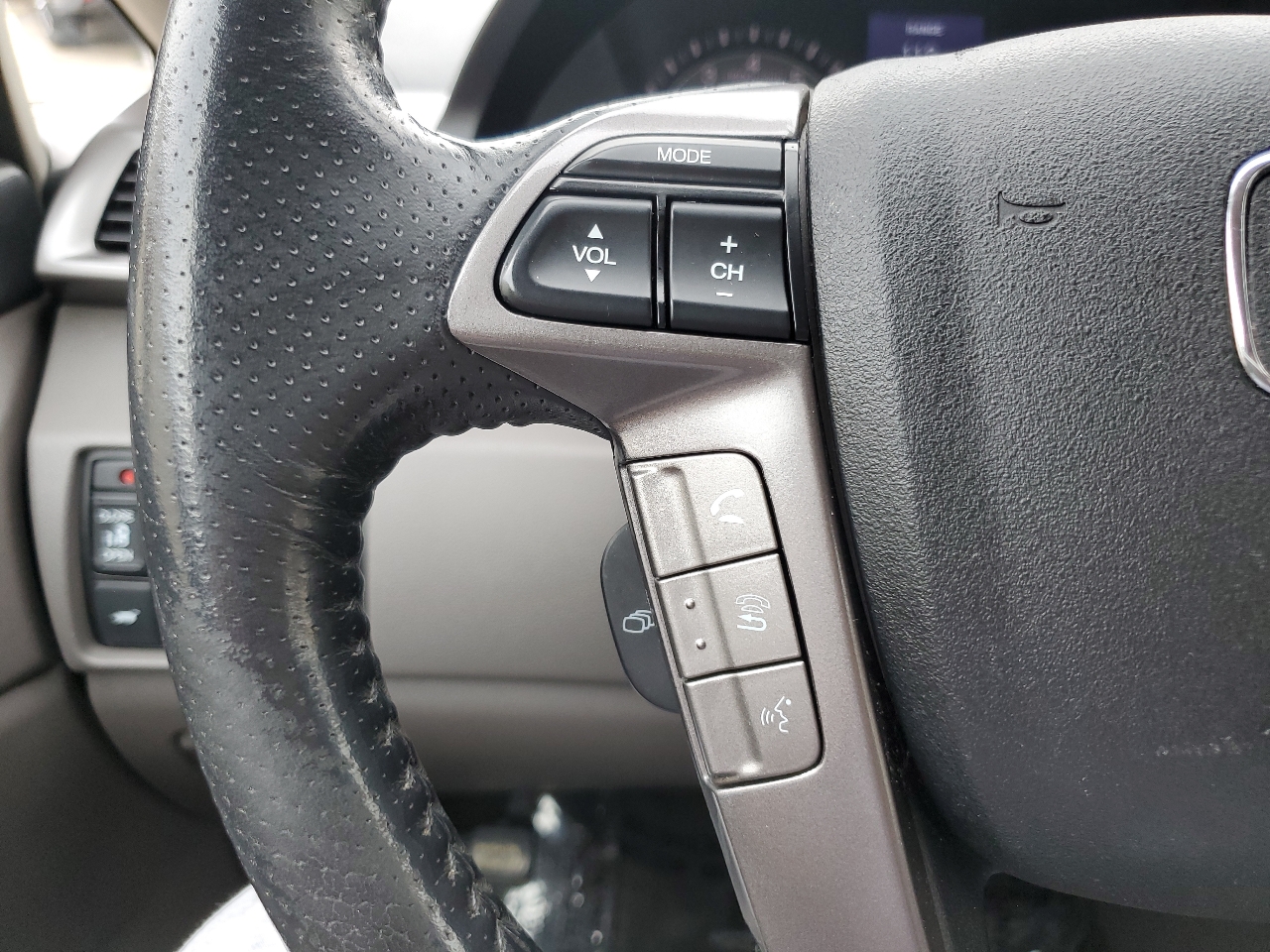 Honda Odyssey 5dr Touring AT with RES & NAVI 2017 Honda Odyssey 5dr Touring AT with RES & NAVI 2017