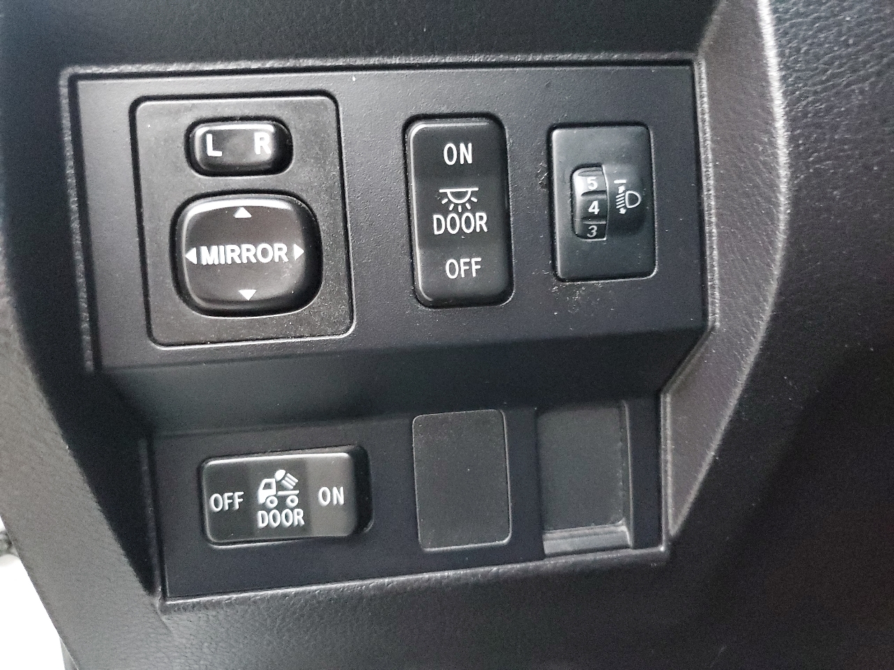 Toyota Tundra SR5 5.7L V8 FFV Double Cab 2WD Long Bed 2016