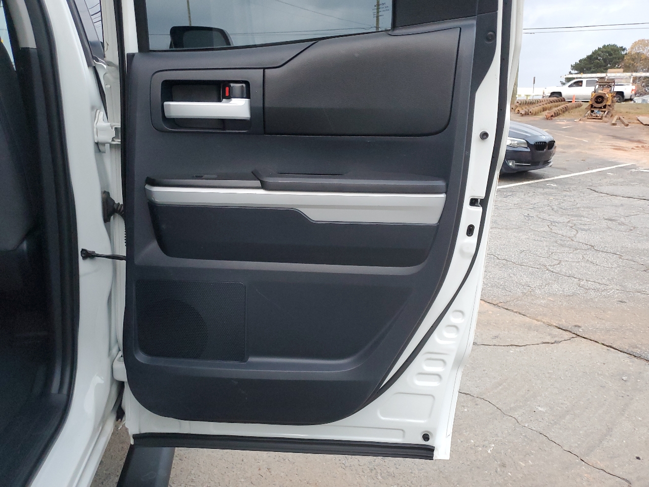 Toyota Tundra SR5 5.7L V8 FFV Double Cab 2WD Long Bed 2016