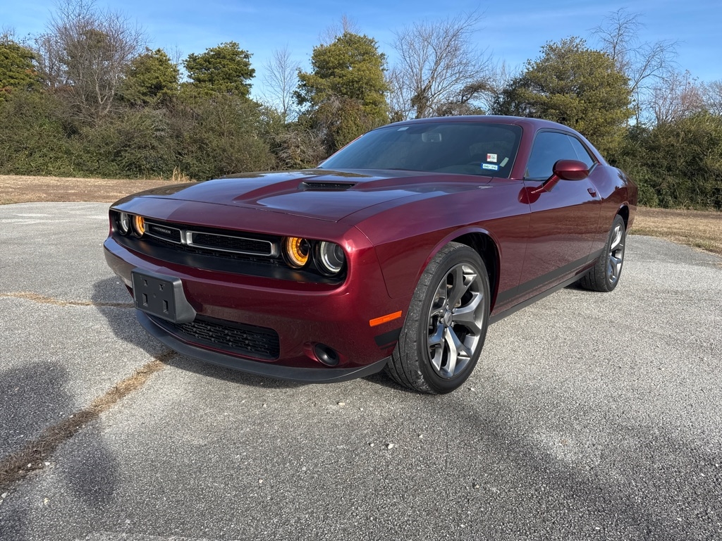 2017 Dodge Challenger SXT's photo
