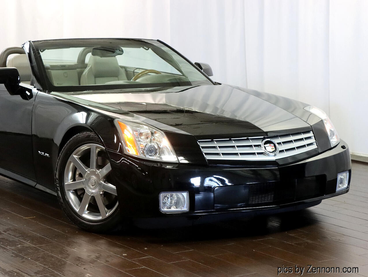 2004 Cadillac XLR photo 2