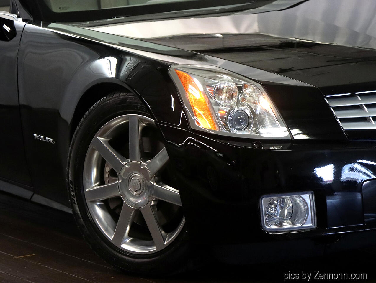 2004 Cadillac XLR photo 3