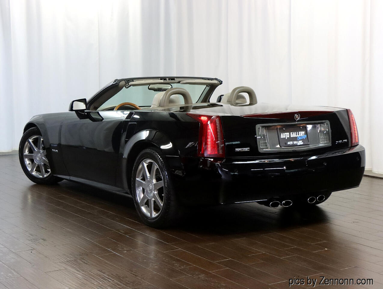2004 Cadillac XLR photo 9