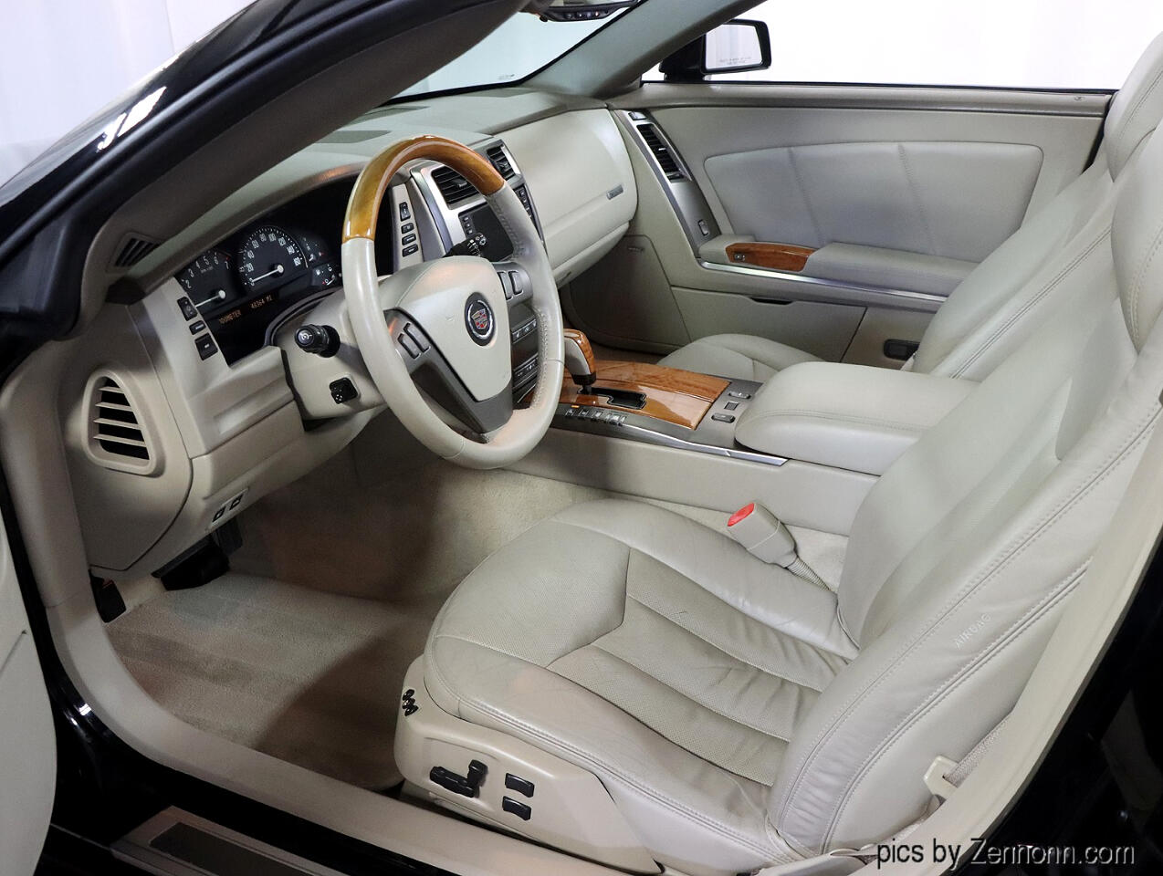 2004 Cadillac XLR photo 12