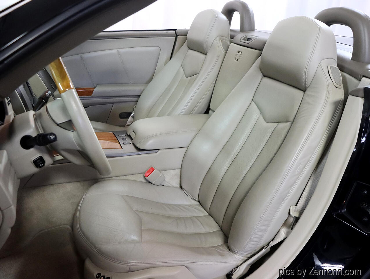 2004 Cadillac XLR photo 13