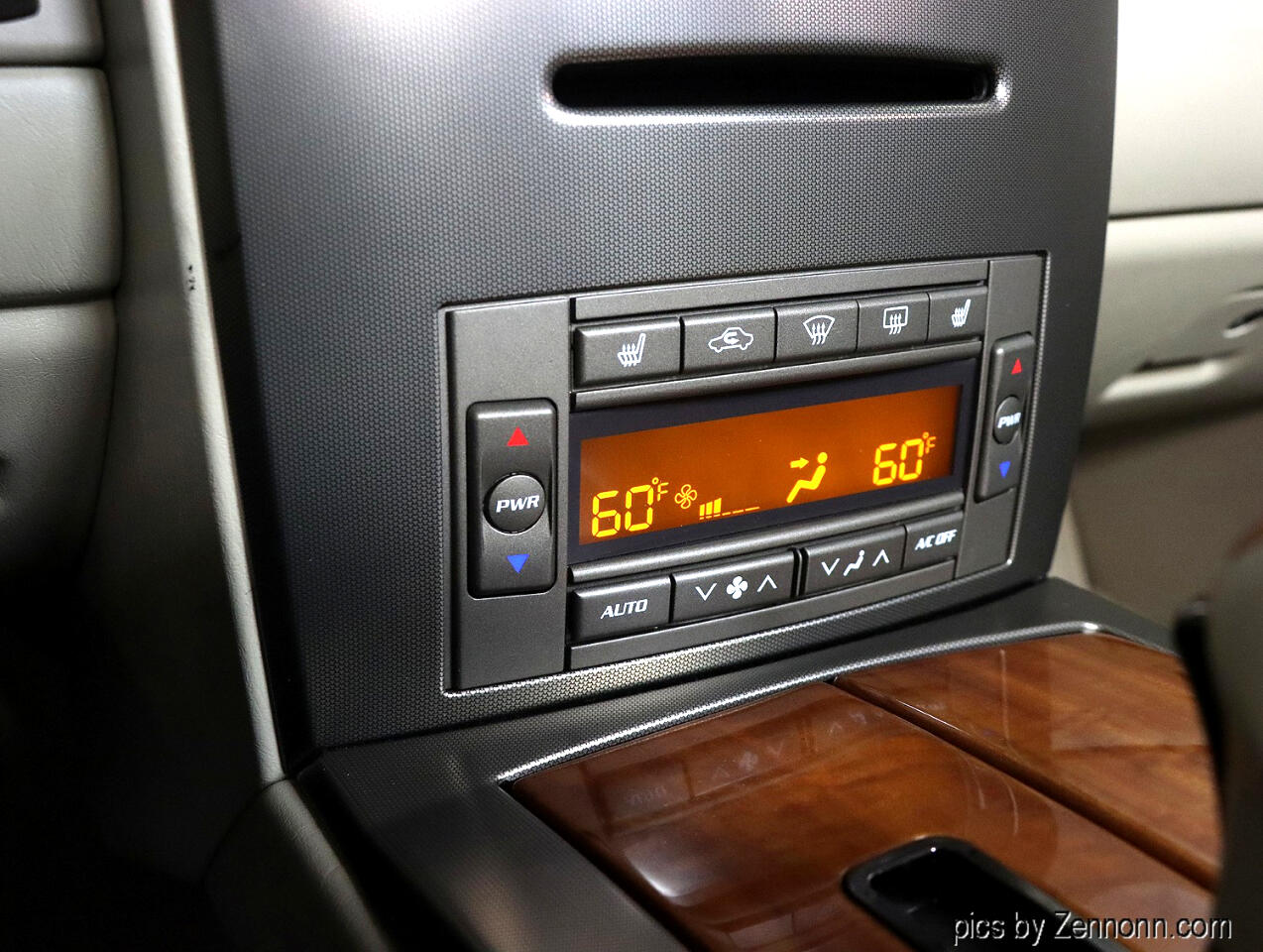 2004 Cadillac XLR photo 17