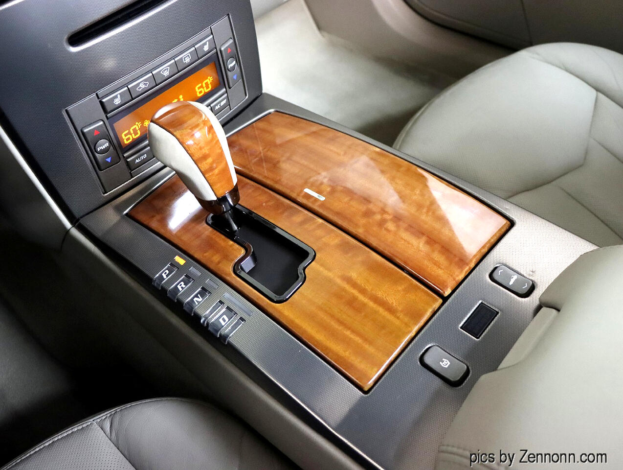 2004 Cadillac XLR photo 18