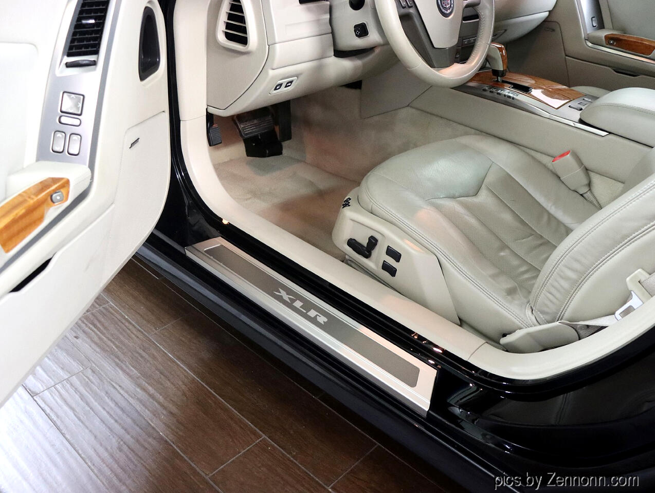2004 Cadillac XLR photo 21